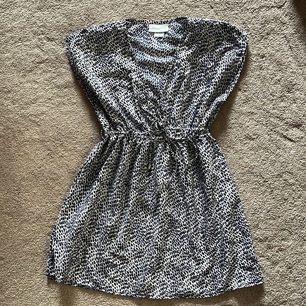 Maternity V-neck blouse with scrunched waistline.